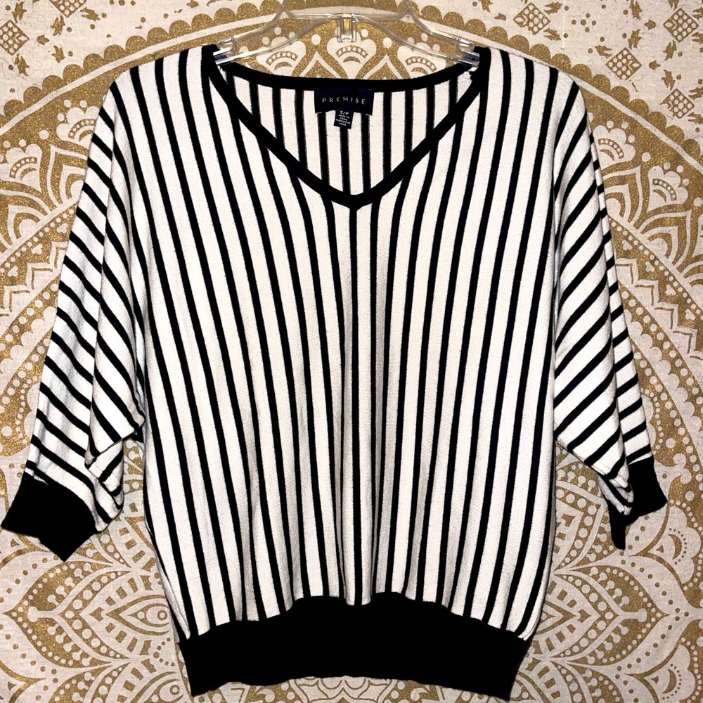 LADIES ”PREMISE” WHITE WITH BLACK STRIPED SUPER SOFT TOP, SIZE SMALL PETITE